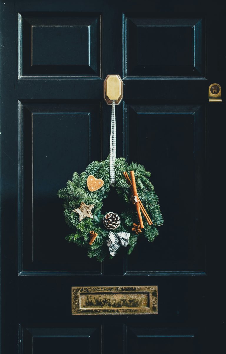 A Simple Holiday Prep Checklist for Busy Moms