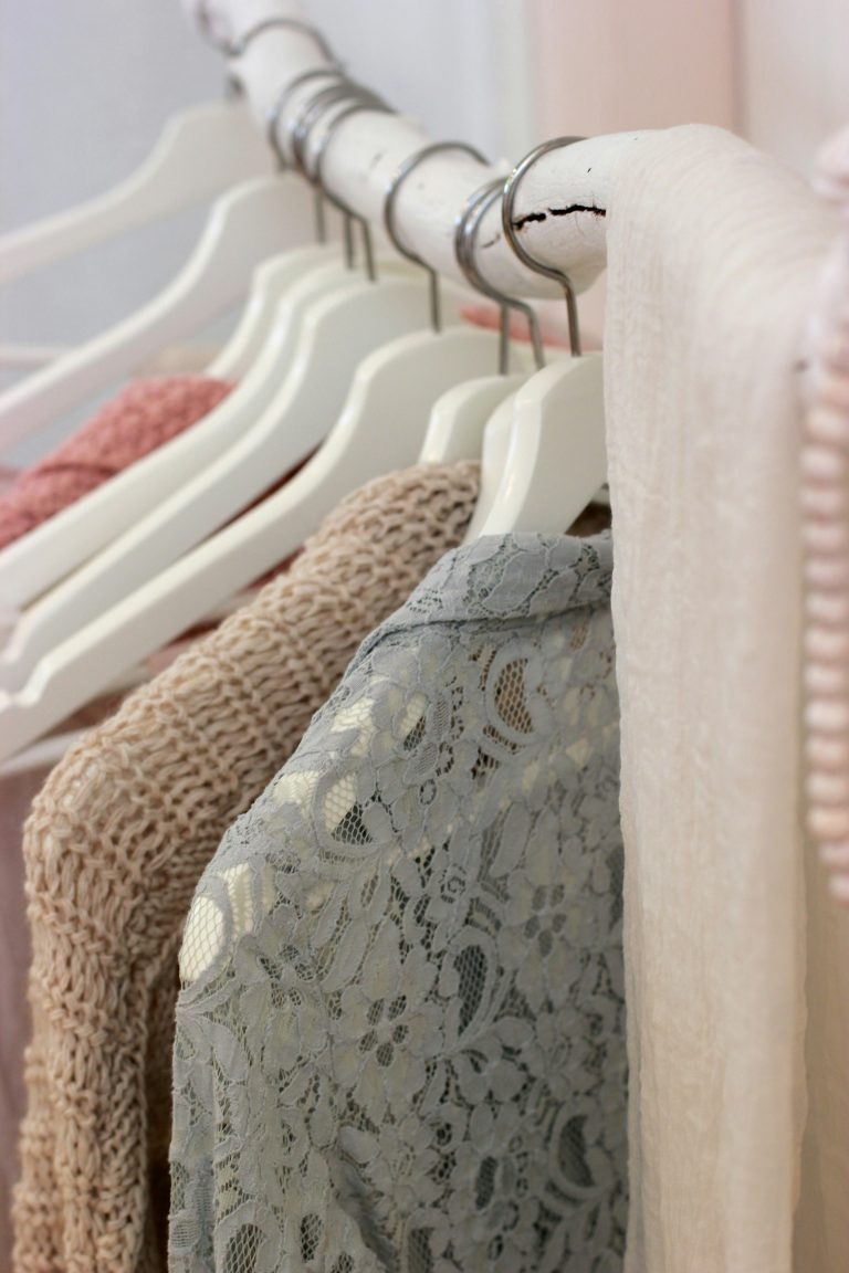 How to Create Your Own Feminine Capsule Wardrobe for Stay at Home Moms